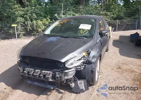 2015 Ford Focus Titanium из США, поврежденный, VIN 1FADP3N24FL254249